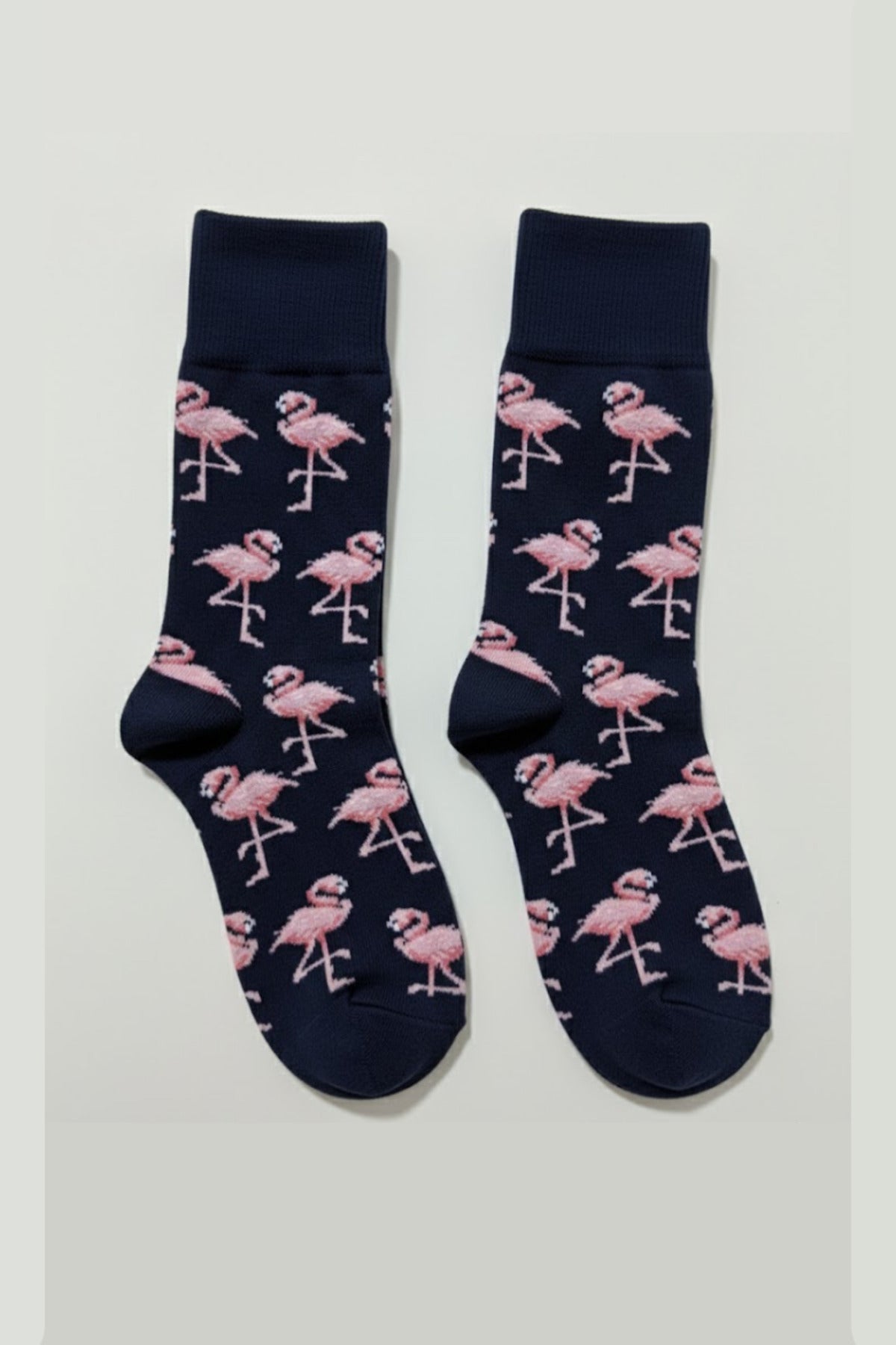 2 Çift Lacivert Zemin Pembe Flamingo Desenli Unisex Çorap – Renkli Eğlenceli Soket Çorap Seti